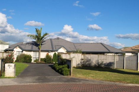 Photo of property in 6 Belsomet Place, Golflands, Auckland, 2013