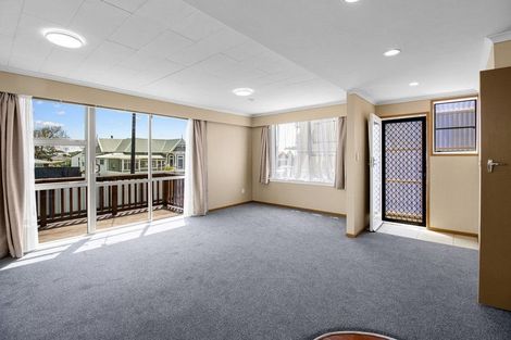 Photo of property in 303a Devon Street West, New Plymouth, 4310