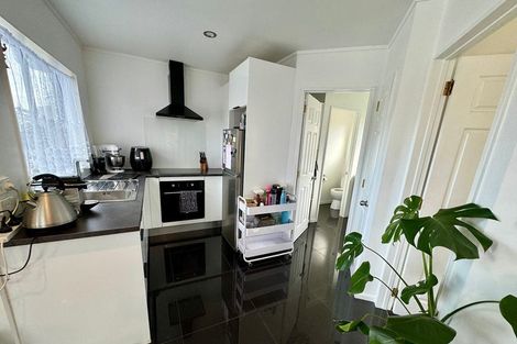 Photo of property in 1 Ryden Place, Glen Eden, Auckland, 0602