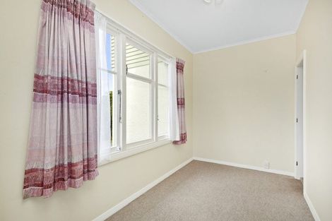 Photo of property in 17 Lane Crescent, Tawa, Wellington, 5028