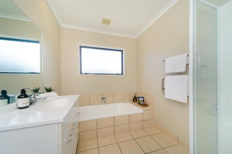 Photo of property in 37 Dahlstrom Grove, Kelvin Grove, Palmerston North, 4414