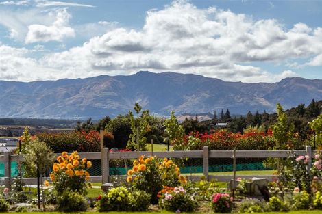 Photo of property in 2 Nokomai Street, Wanaka, 9305