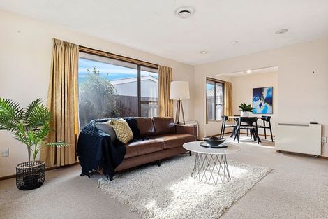 Photo of property in 4a Grassmere Street, Papanui, Christchurch, 8052