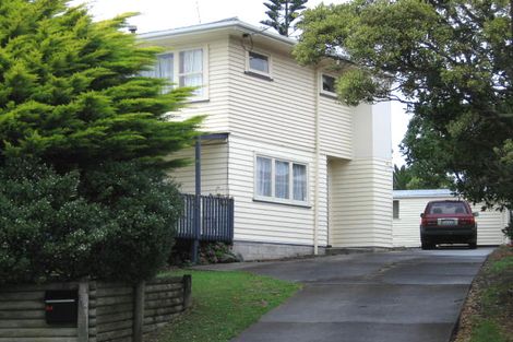 Photo of property in 64 Farquhar Road, Glendene, Auckland, 0602