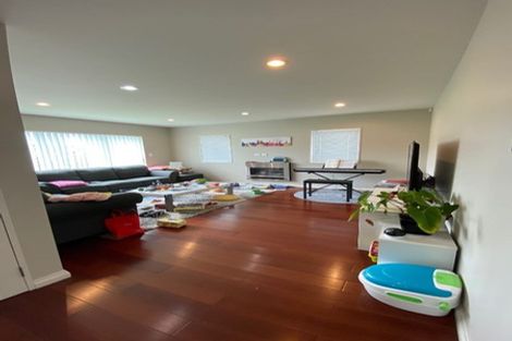 Photo of property in 63 Zara Court, Windsor Park, Auckland, 0632