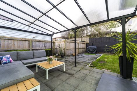 Photo of property in 5 Dhaka Lane, Ranui, Auckland, 0612
