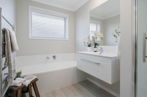 Photo of property in 23 Kahawai Place, Omokoroa, 3114