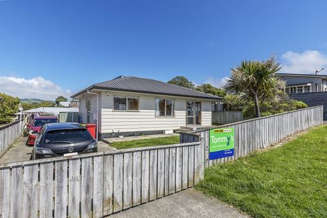 Photo of property in 2 Dimock Street, Titahi Bay, Porirua, 5022