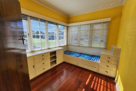 Photo of property in 41 Queensway, Three Kings, Auckland, 1024