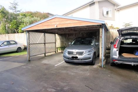 Photo of property in 3/9 John Jennings Drive, Oteha, Auckland, 0632