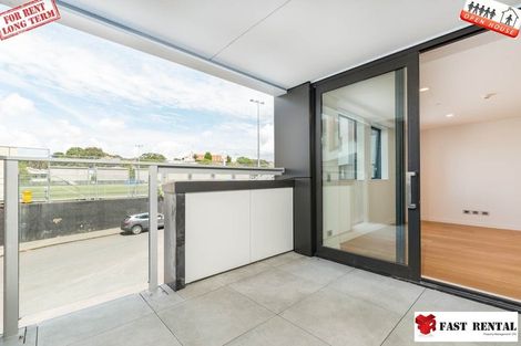 Photo of property in 18 Sumich Place, West Harbour, Auckland, 0618
