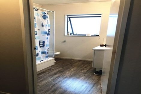 Photo of property in 2/90 Shifnal Drive, Randwick Park, Auckland, 2105