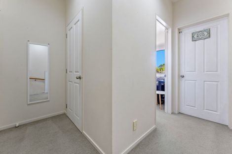 Photo of property in 4/3 Hulme Place, Henderson, Auckland, 0612