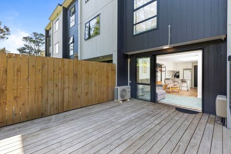 Photo of property in 29 Tokai Place, Glen Eden, 0602