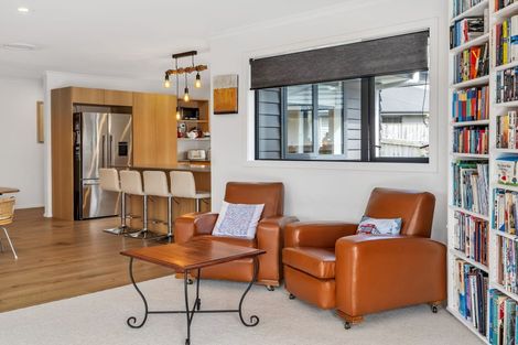 Photo of property in 42 Silicon Way, Fitzherbert, Palmerston North, 4410