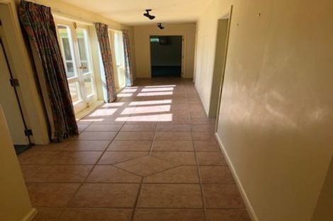 Photo of property in 160 Newlands Road, Newlands, Wellington, 6037