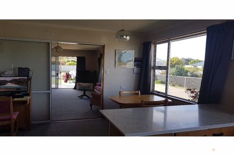 Photo of property in 19 Timaru Road, Waimate, 7924