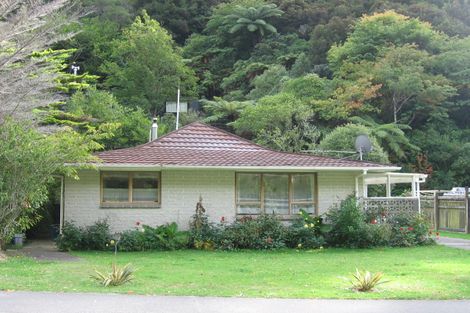 Photo of property in 2/110 Pinehaven Road, Pinehaven, Upper Hutt, 5019