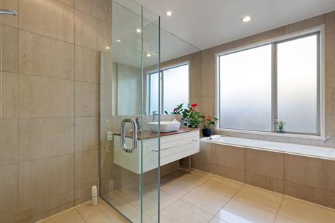 Photo of property in 15 Azure Place, Huntington, Hamilton, 3210