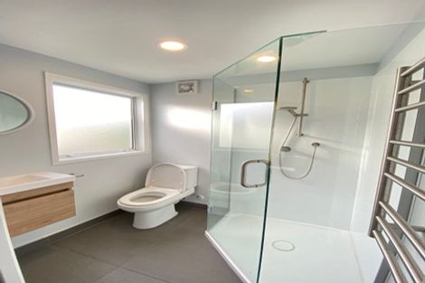 Photo of property in 14 Tarahanga Street, Northcote, Auckland, 0627