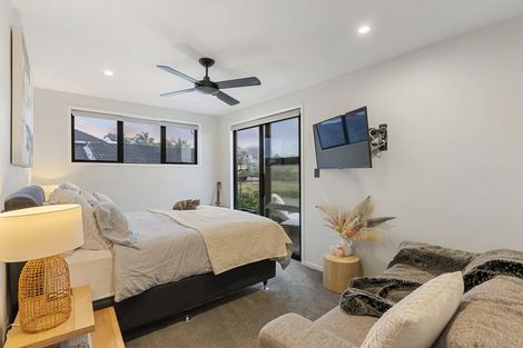 Photo of property in 172 Bleakhouse Road, Mellons Bay, Auckland, 2014