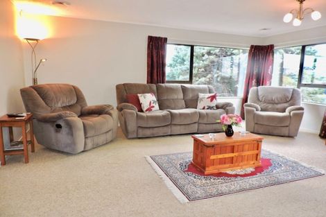 Photo of property in 4 Ordley Grove, Tawa, Wellington, 5028