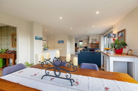 Photo of property in 2 Puketutu Grove, Motueka, 7120