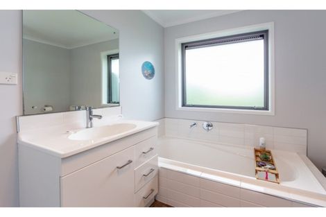 Photo of property in 8 Carteret Place, Aranui, Christchurch, 8061