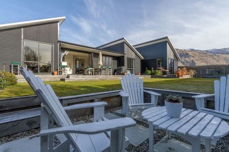 Photo of property in 2 Alpha Close, Wanaka, 9305
