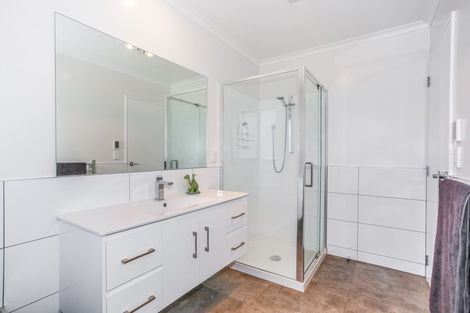 Photo of property in 16 Lippiatt Crescent, Pokeno, 2402