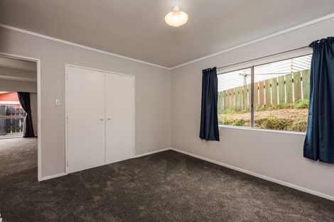 Photo of property in 7 Chetwode Grove, Newlands, Wellington, 6037