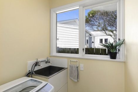 Photo of property in 22 Waikato Street, Island Bay, Wellington, 6023