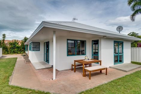 Photo of property in 5 Montague Way, Taradale, Napier, 4112