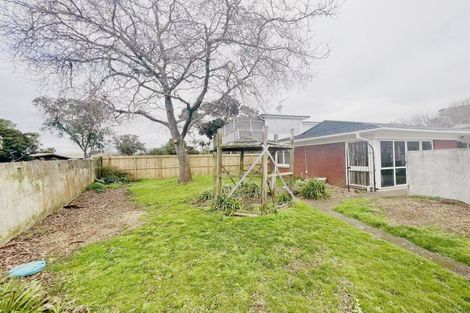 Photo of property in 82 Muir Avenue, Mangere Bridge, Auckland, 2022