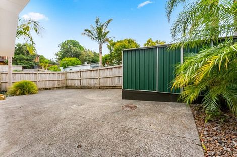 Photo of property in 21 Lantana Road, Green Bay, Auckland, 0604