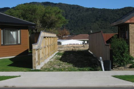 Photo of property in 3 Sun Valley Grove, Wainuiomata, Lower Hutt, 5014