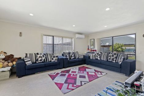 Photo of property in 19 Old Park Place, Takanini, 2112