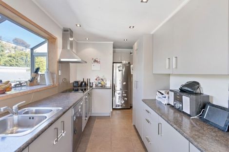 Photo of property in 12 Dunraven Place, Torbay, Auckland, 0630