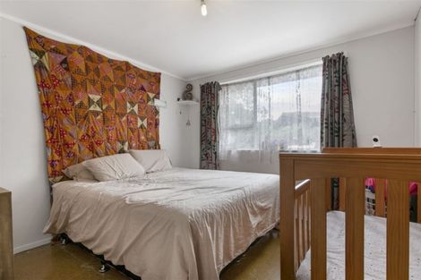 Photo of property in 28 St Catherine Crescent, West Harbour, Auckland, 0618