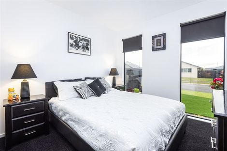 Photo of property in 5 Evelyn Crescent, Marshland, Christchurch, 8083