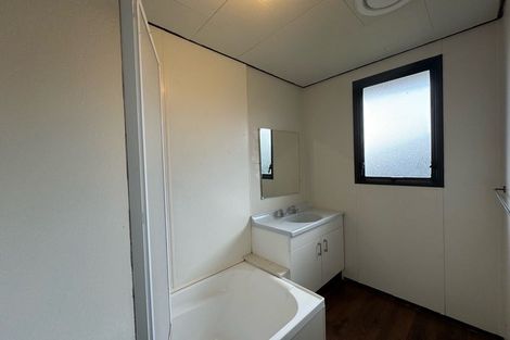 Photo of property in 2/76 Parrs Cross Road, Henderson, Auckland, 0612