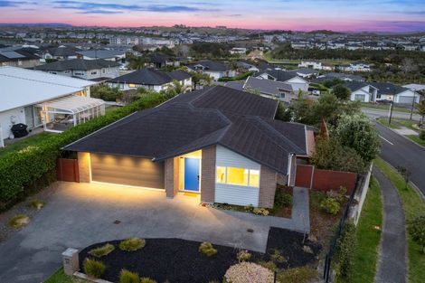 Photo of property in 11 Ian Gordon Lane, Orewa, 0931