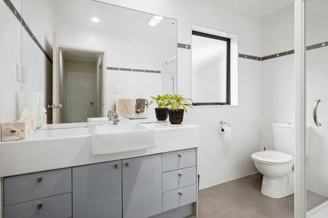 Photo of property in 21 Pine Harbour Parade, Beachlands, Auckland, 2018