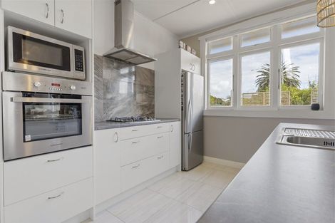 Photo of property in 6 Ngaio Street, Strandon, New Plymouth, 4312