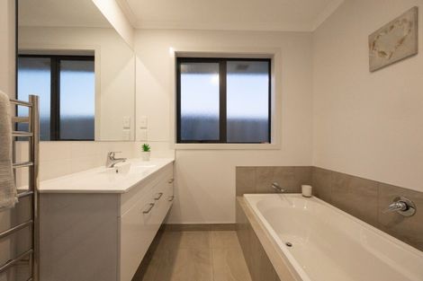 Photo of property in 195 Pacific Drive, Fitzherbert, Palmerston North, 4410