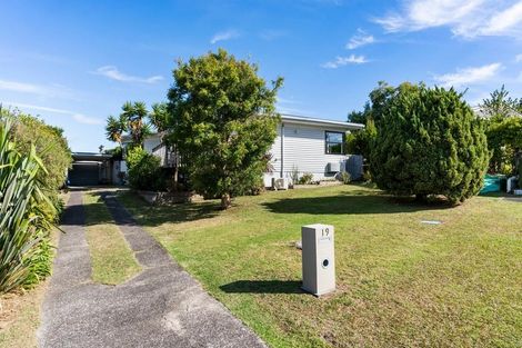 Photo of property in 19 Japonica Drive, Beach Haven, Auckland, 0626