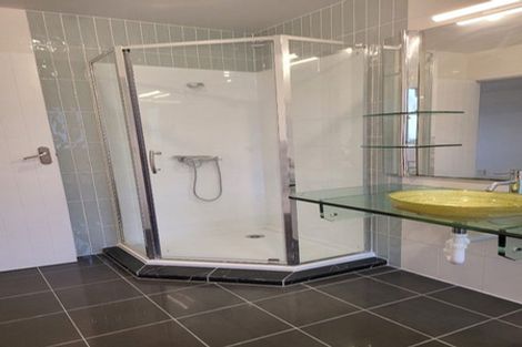 Photo of property in 33 Medallion Drive, Oteha, Auckland, 0632