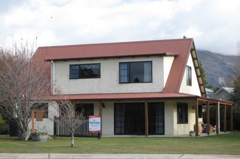 Photo of property in 16 Cherry Court, Wanaka, 9305