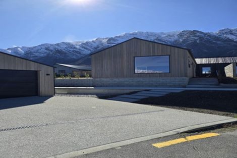 Photo of property in 16 Coopworth Road, Jacks Point, 9371