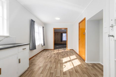 Photo of property in 11 Bartholomew Road, Levin, 5510